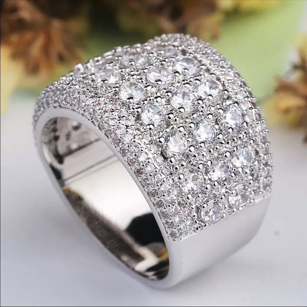 Elegant Silver Crystal Ring